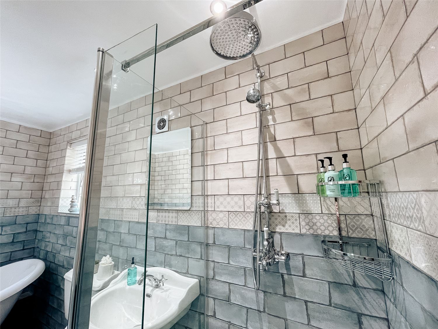 shower isle of bute accommodation